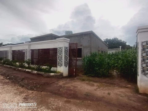 4-bedroomed-flat-for-sale-in-ibex-meanwood-big-0