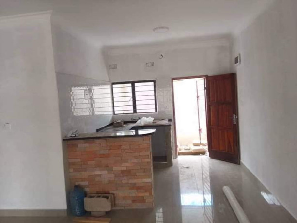 2-bedroom-flat-for-rent-in-chalala-big-4