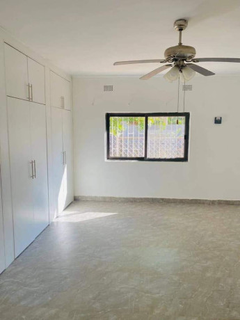 6-bedroom-flat-for-rent-in-kabulonga-big-9