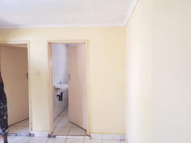 bedsitter-for-rent-in-avondale-big-4