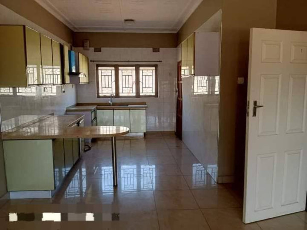 2-bedroom-flat-for-rent-in-chalala-big-5