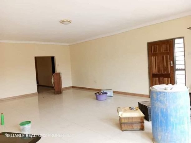 3-bedroom-flat-for-rent-in-chalala-big-4