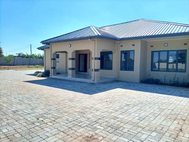 3-bedroom-house-for-sale-in-silverest-big-5