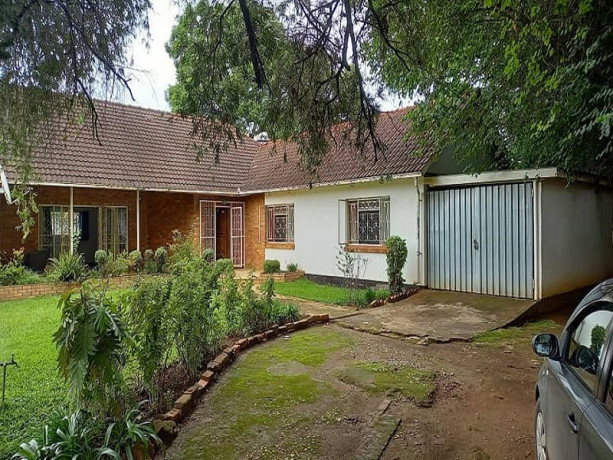 3-bedroom-house-for-sale-in-woodlands-big-4