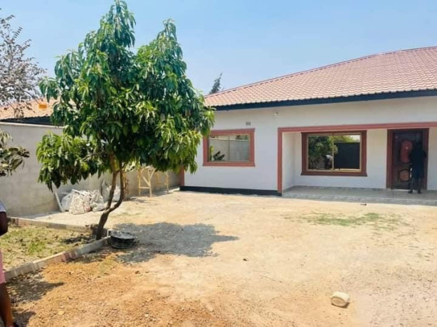 3-bedroom-flat-for-rent-in-meanwood-big-0