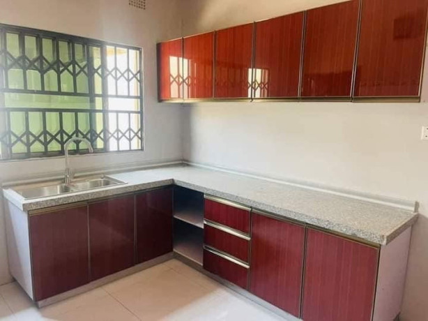 3-bedroom-flat-for-rent-in-meanwood-big-2