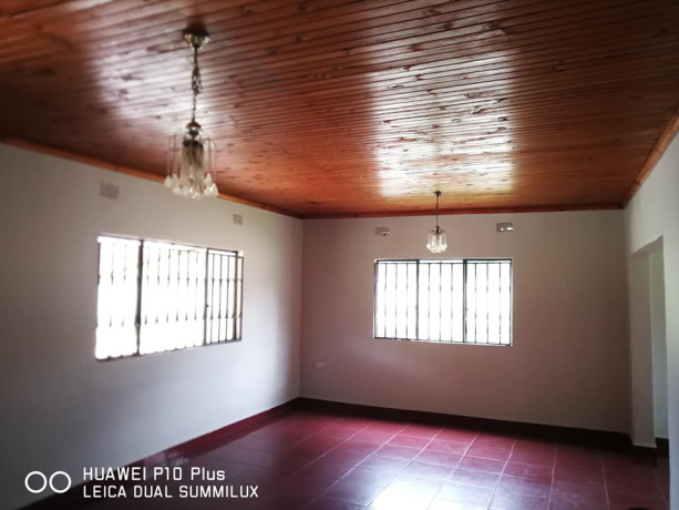 4-bedroom-standalone-house-for-rent-roma-big-3