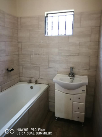 4-bedroom-standalone-house-for-rent-roma-big-5