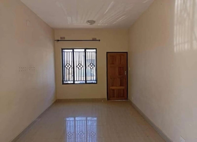 4-bedroom-flat-for-rent-in-meanwood-big-6