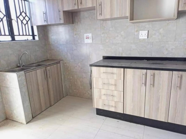 4-bedroom-flat-for-rent-in-meanwood-big-1