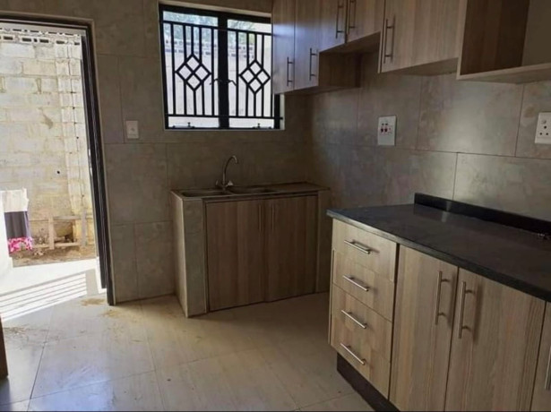 4-bedroom-flat-for-rent-in-meanwood-big-5