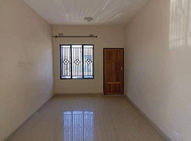 4-bedroom-flat-for-rent-in-meanwood-big-4