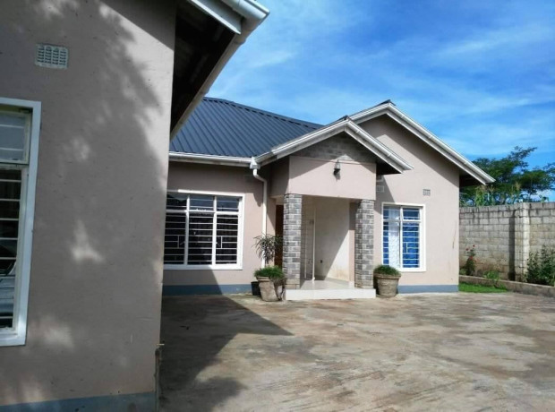 spacious-three-bedroom-apartment-in-meanwood-chamba-valley-big-0