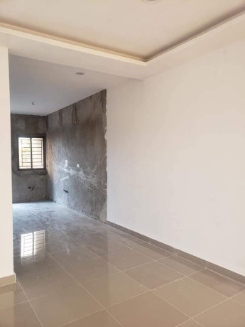 4-x-2-bedroom-flats-for-sale-in-ibex-meanwood-big-2