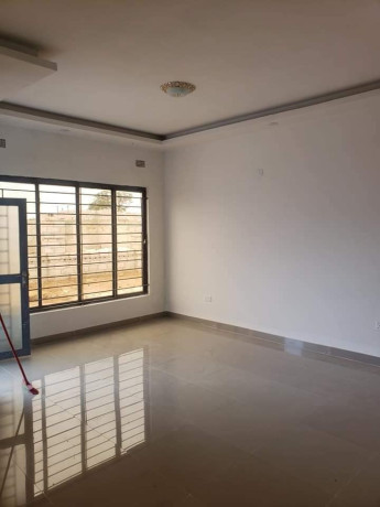 4-x-2-bedroom-flats-for-sale-in-ibex-meanwood-big-1