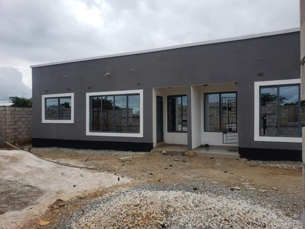 4-x-2-bedroom-flats-for-sale-in-ibex-meanwood-big-3