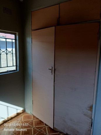 5-bedroom-house-for-sale-in-meanwood-big-4