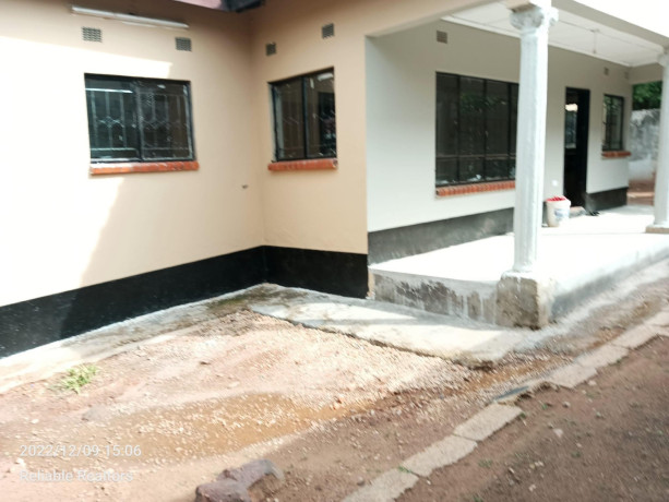 5-bedroom-house-for-sale-in-meanwood-big-2