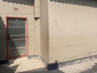 1-bedroom-flat-for-rent-in-kamwala-south