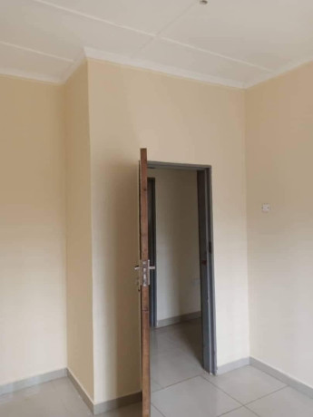spacious-2-bedroom-flat-in-woodlands-chalala-big-3