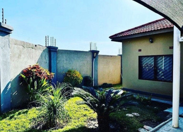 4-bedroom-house-for-rent-in-roma-park-big-2