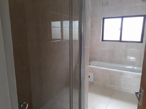 beautifully-newly-built-3-bedrooms-flat-in-woodlands-chalala-big-4