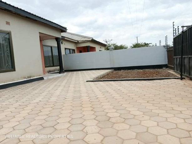 3-bedroom-flat-for-rent-in-lilayi-estate-big-7