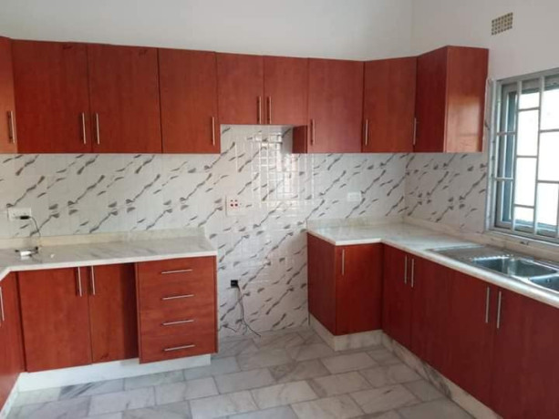 3-bedroom-standalone-house-for-sale-in-roma-big-3