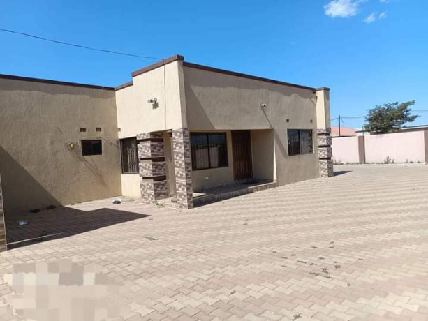 2-bedroom-flat-for-rent-in-chalala-big-4