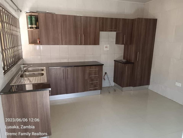 2-bedroom-flat-for-rent-in-chalala-big-3