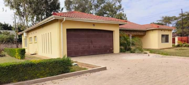 spacious-standalone-house-for-rent-in-ibex-meanwood-big-1