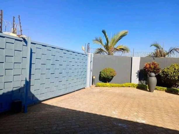 3-bedroom-flat-for-rent-in-chalala-big-9