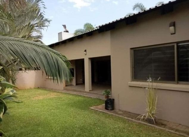 beautiful-3-bedroom-flats-for-rent-in-roma-lusaka-big-1