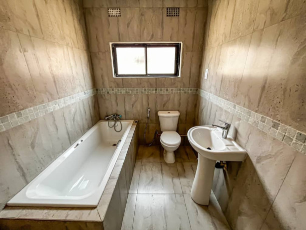 newly-built-three-bedroom-twonhouse-to-rent-in-lilayi-big-7