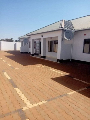 2-bedroom-flat-for-rent-in-chalala-big-3