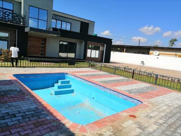 4-bedroom-house-for-sale-in-waterfalls-big-3