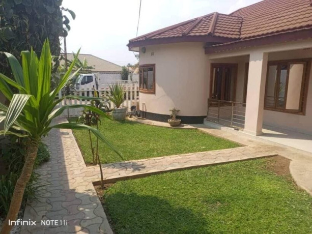 3-bedroom-house-for-sale-in-meanwood-big-2