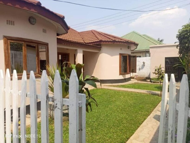 3-bedroom-house-for-sale-in-meanwood-big-0