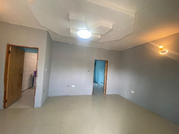 3-bedroom-flats-for-sale-in-meanwood-ndeke-big-1