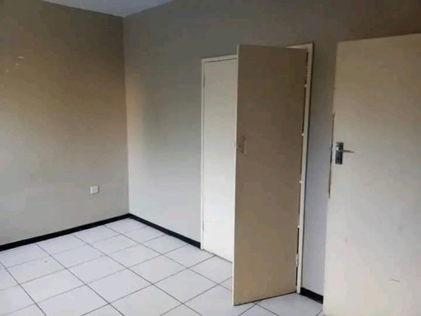 2-bedroom-flat-for-rent-in-kabulonga-big-2