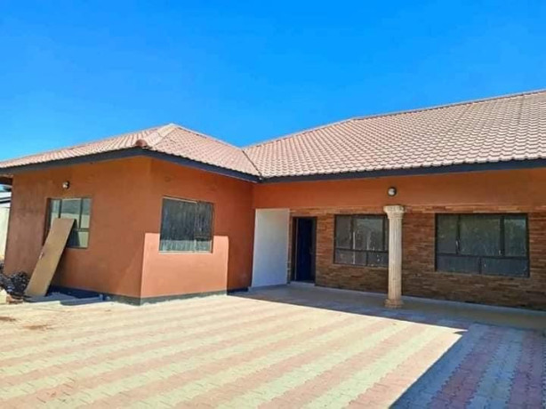 3-bedroom-flats-for-rent-in-new-kasama-big-0