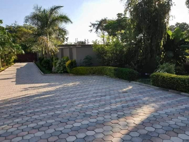 5-bedroom-double-storey-house-for-sale-in-roma-big-6