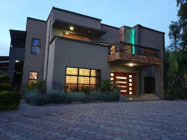 5-bedroom-double-storey-house-for-sale-in-roma-big-9