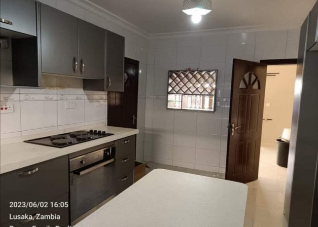 3-bedroom-flat-for-rent-in-chalala-big-4