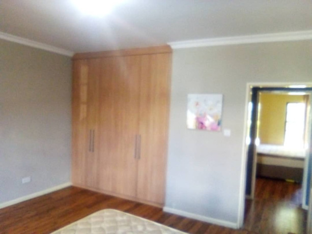 furnished-2-bedroom-house-in-ibex-hill-big-4