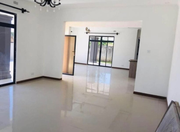 3-bedroom-flat-for-rent-in-ibex-hill-big-5