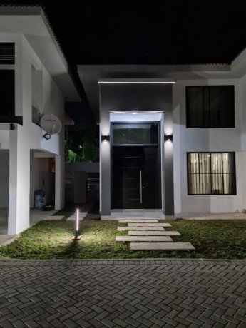 luxury-2-bedroom-apartment-for-rent-in-longacres-big-2