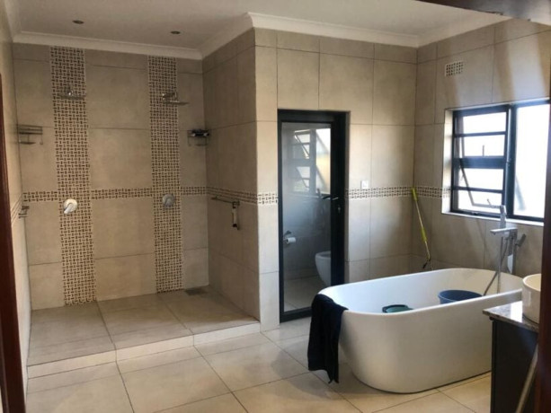 4-bedroom-house-for-sale-in-roma-big-7