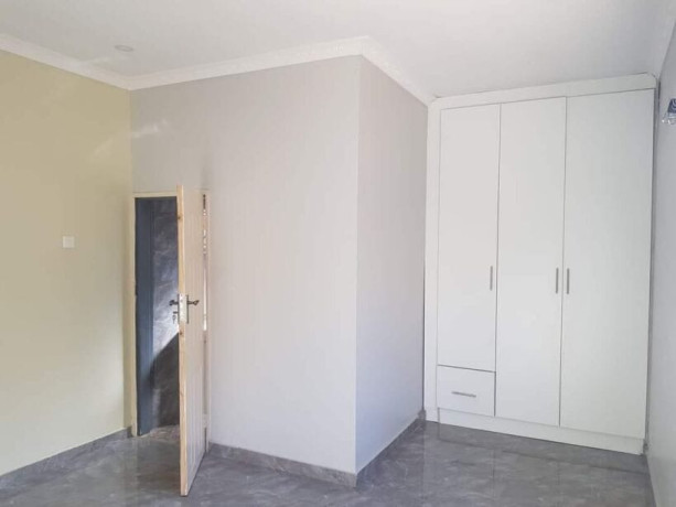 3-bedroom-flat-for-rent-in-chalala-big-5