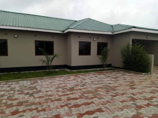 3-bedroom-flat-for-rent-in-chalala-big-3